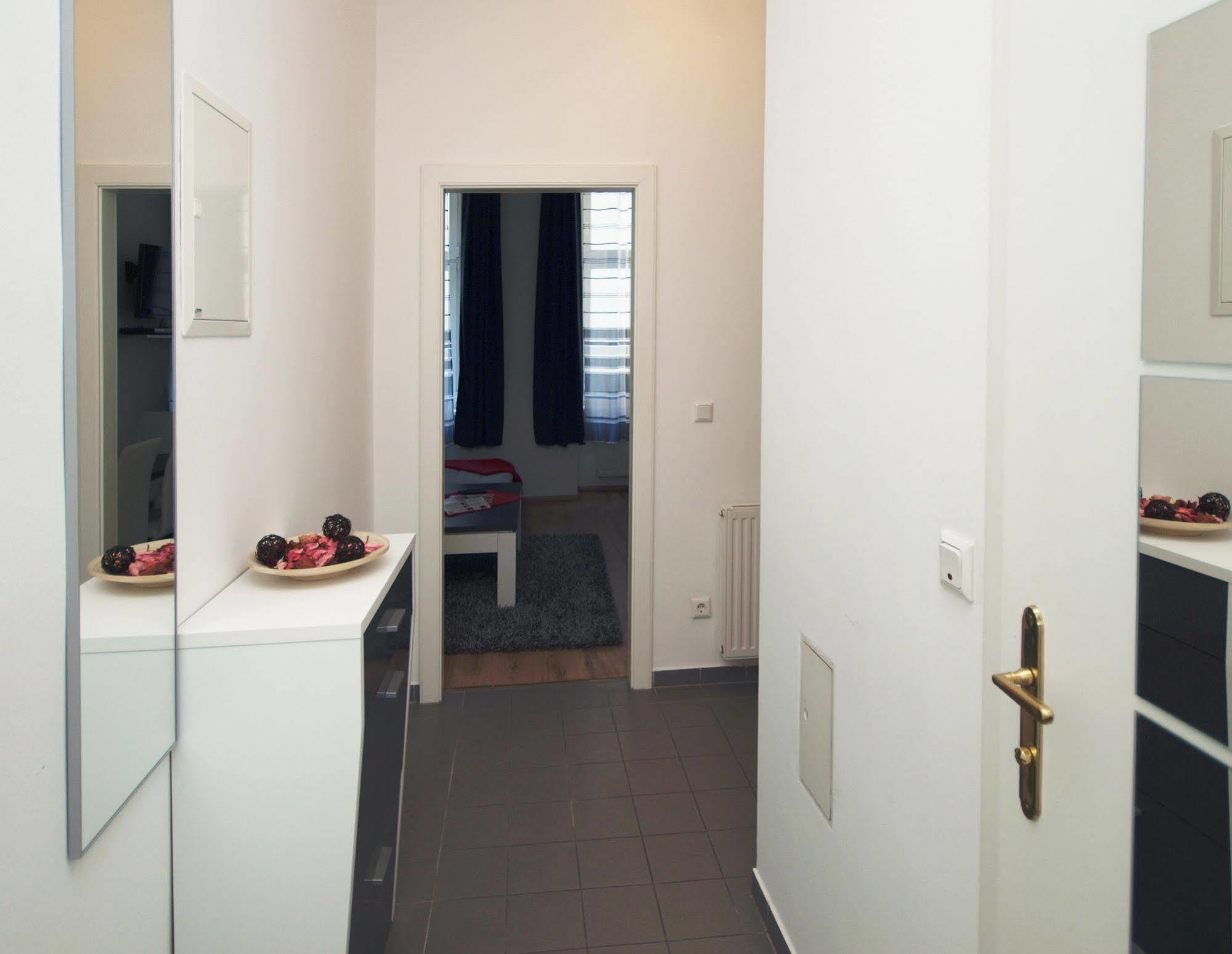 Checkvienna - Ruedengasse Apartment Exterior photo